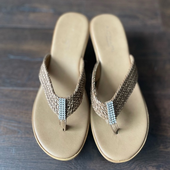 Tan sandals #B41 - Picture 3 of 4